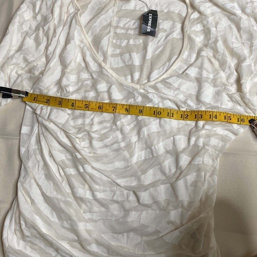 Express T shirt Crรจme Size Small - Picture 6 of 8